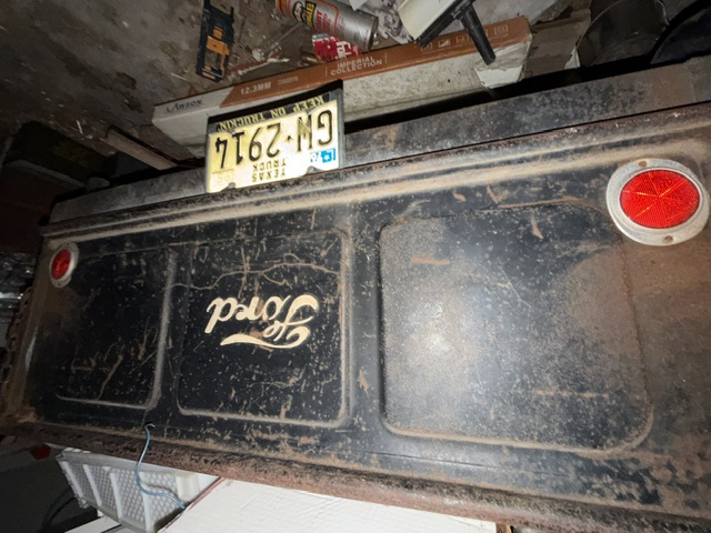 1952 FORD F-1 TRUCK