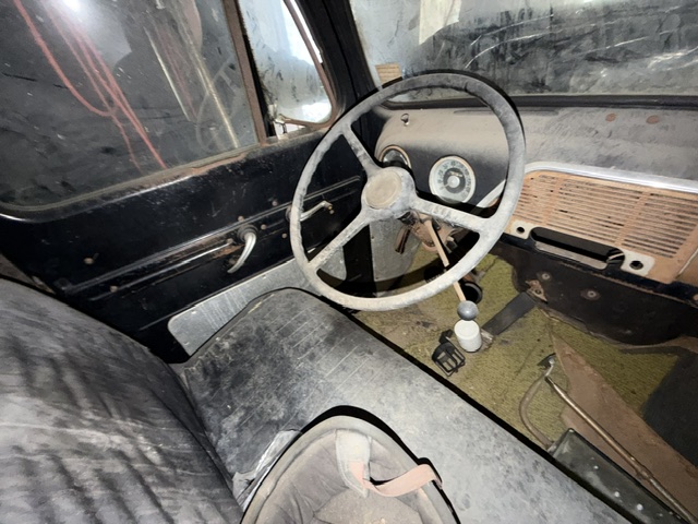 1952 FORD F-1 TRUCK