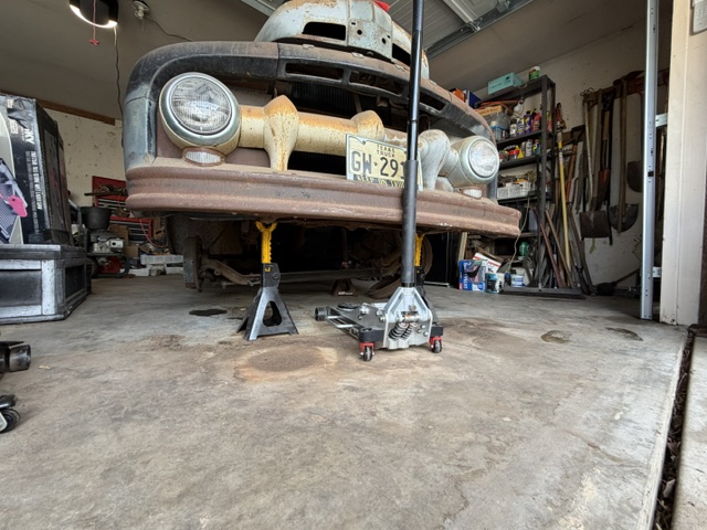 1952 FORD F-1 TRUCK